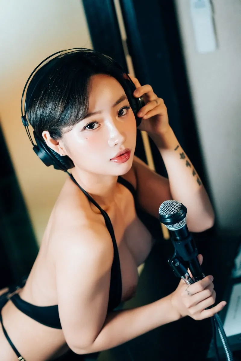 Loozy专辑写真